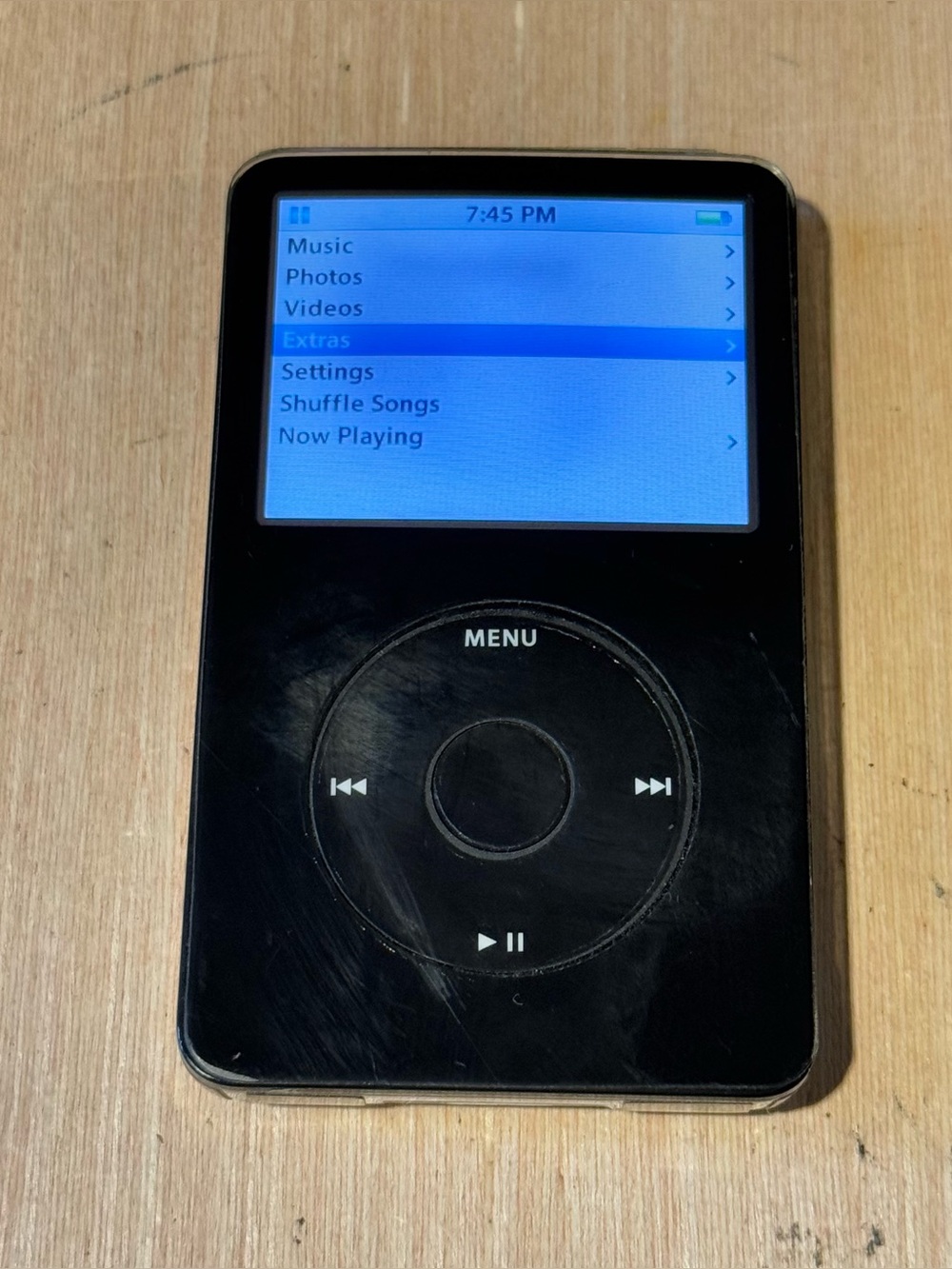iPod Model:A1136 5thGen 30GB Blk SWOLLEN BATTERY 1-2hrParts/Repair Read Info Blw